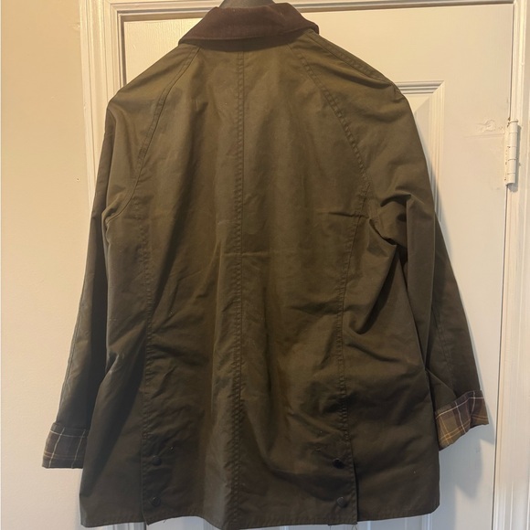 Barbour Beadnell Waxed Jacket - Picture 2 of 4